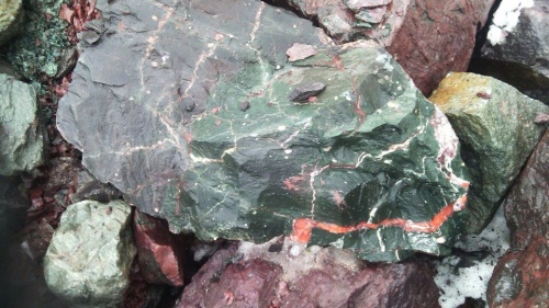 Гигантские зелёные валуны для ландшафтного дизайна весом более 5 тонн купить в Кумертау