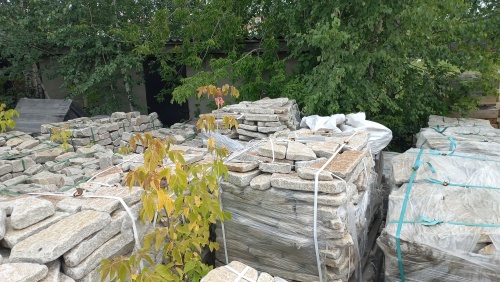 Плитняк галтованный гранитный для ландшафтного дизайна купить в Кумертау