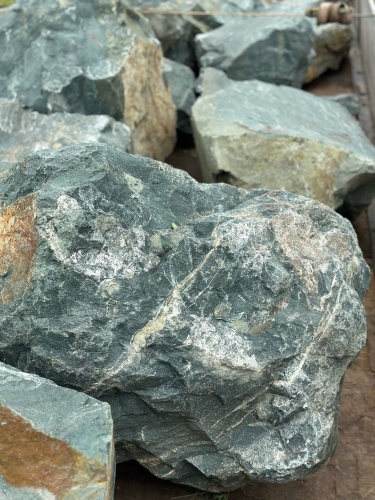 Камни для ландшафтного дизайна зелёные 10-60 килограмм купить в Кумертау