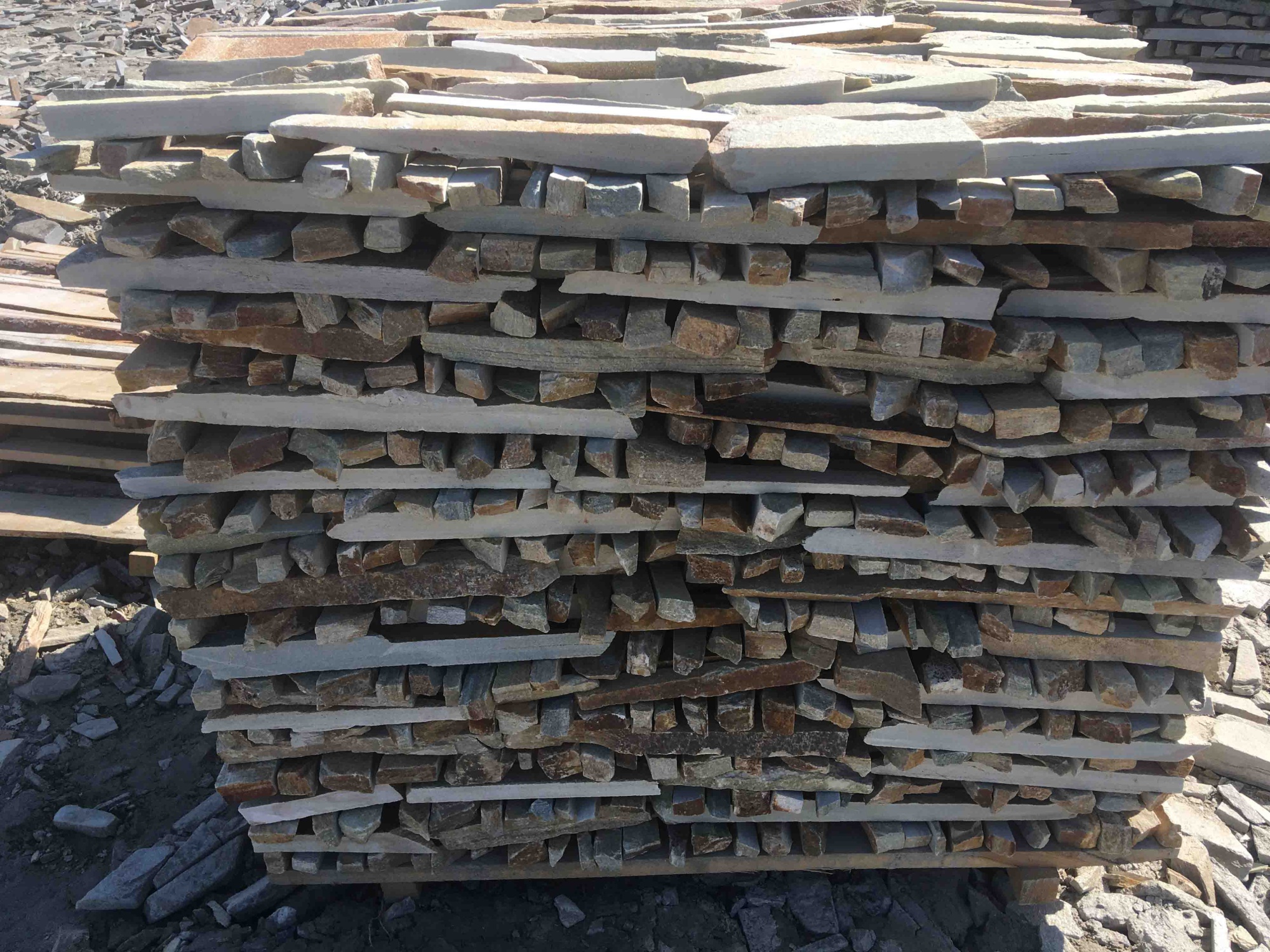 Горбушка златолит золотистый для облицовки купить в Кумертау