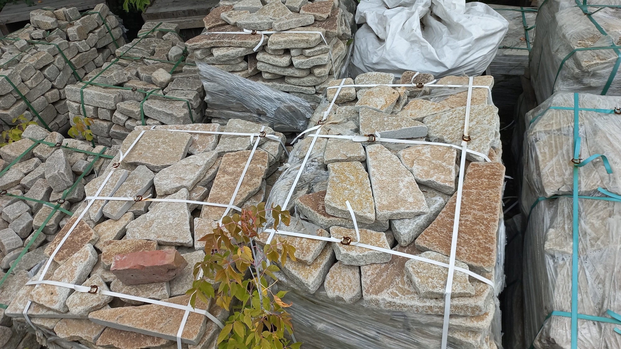 Плитняк гранитный галтованный купить в Кумертау