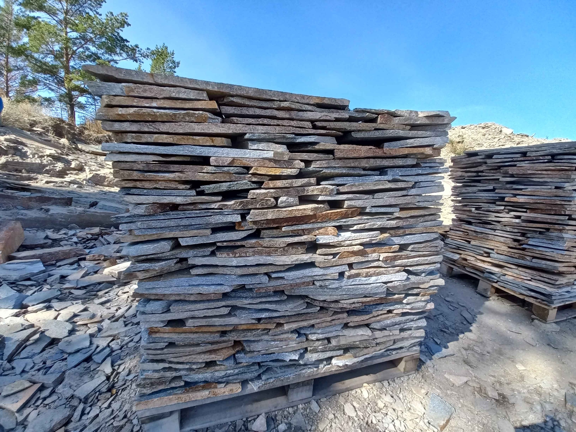 Плитняк златолит серебристый для фасада купить в Кумертау