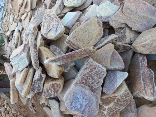 Златолит жёлтый, жёлто-зелёный глыбки и валуны для ланшафтного дизайна купить в Кумертау